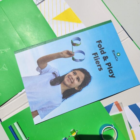 NEW KiwiCo Kiwi Co. Fold & Play Fliers Paper Airplanes Stem Toys Science Kit Exp - Picture 7 of 11